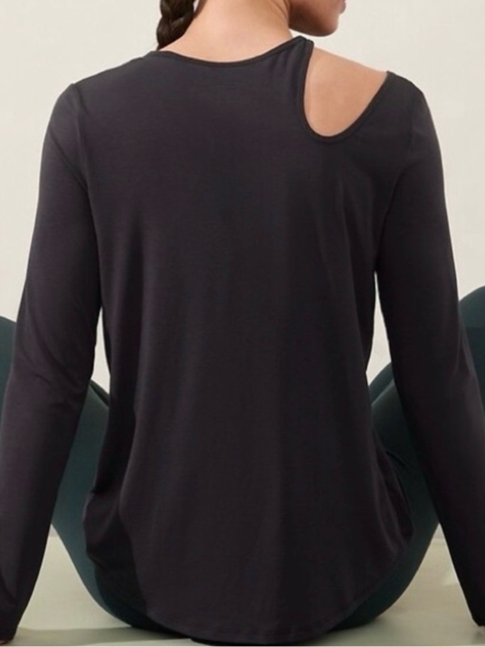 Athleta Women’s Black Split Neckline Long Sleeve Top. Size XL.